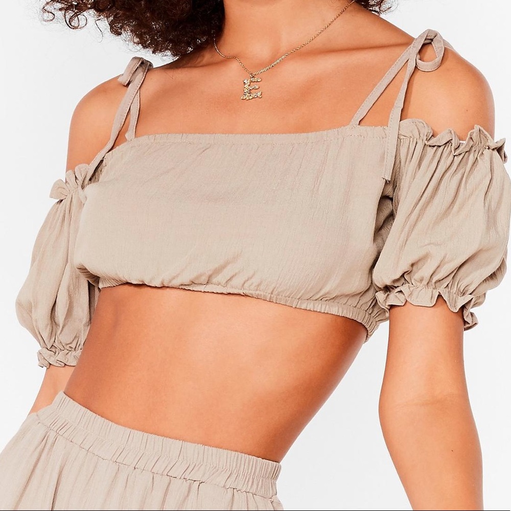 NEW W/ TAGS NastyGal brown/grey crop top
